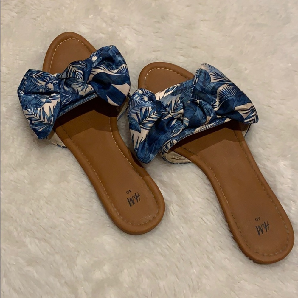 H&M Floral Sandals Worn Once Sz 40 blue & white
